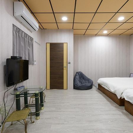 羅東夜市 小宅一生民宿 Night Market Small House Lifetime Hotel Luodong Dış mekan fotoğraf