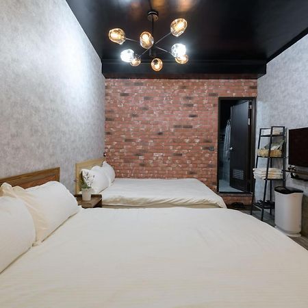 羅東夜市 小宅一生民宿 Night Market Small House Lifetime Hotel Luodong Dış mekan fotoğraf