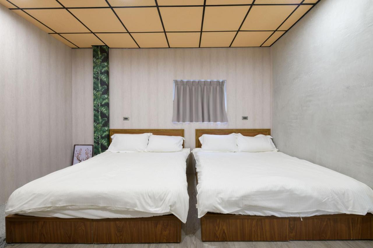 羅東夜市 小宅一生民宿 Night Market Small House Lifetime Hotel Luodong Dış mekan fotoğraf