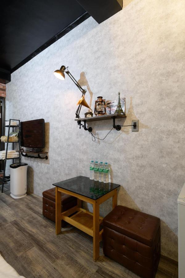 羅東夜市 小宅一生民宿 Night Market Small House Lifetime Hotel Luodong Dış mekan fotoğraf