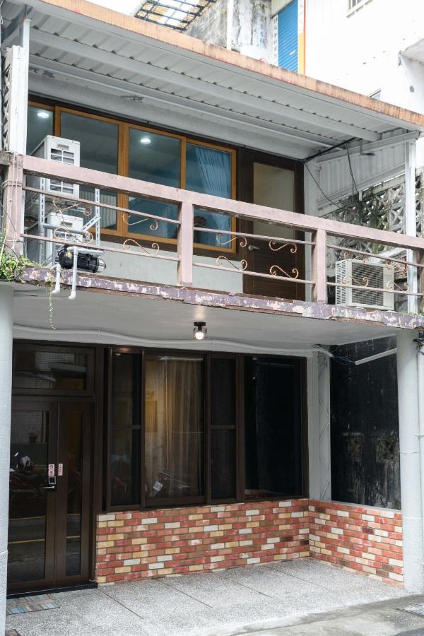 羅東夜市 小宅一生民宿 Night Market Small House Lifetime Hotel Luodong Dış mekan fotoğraf