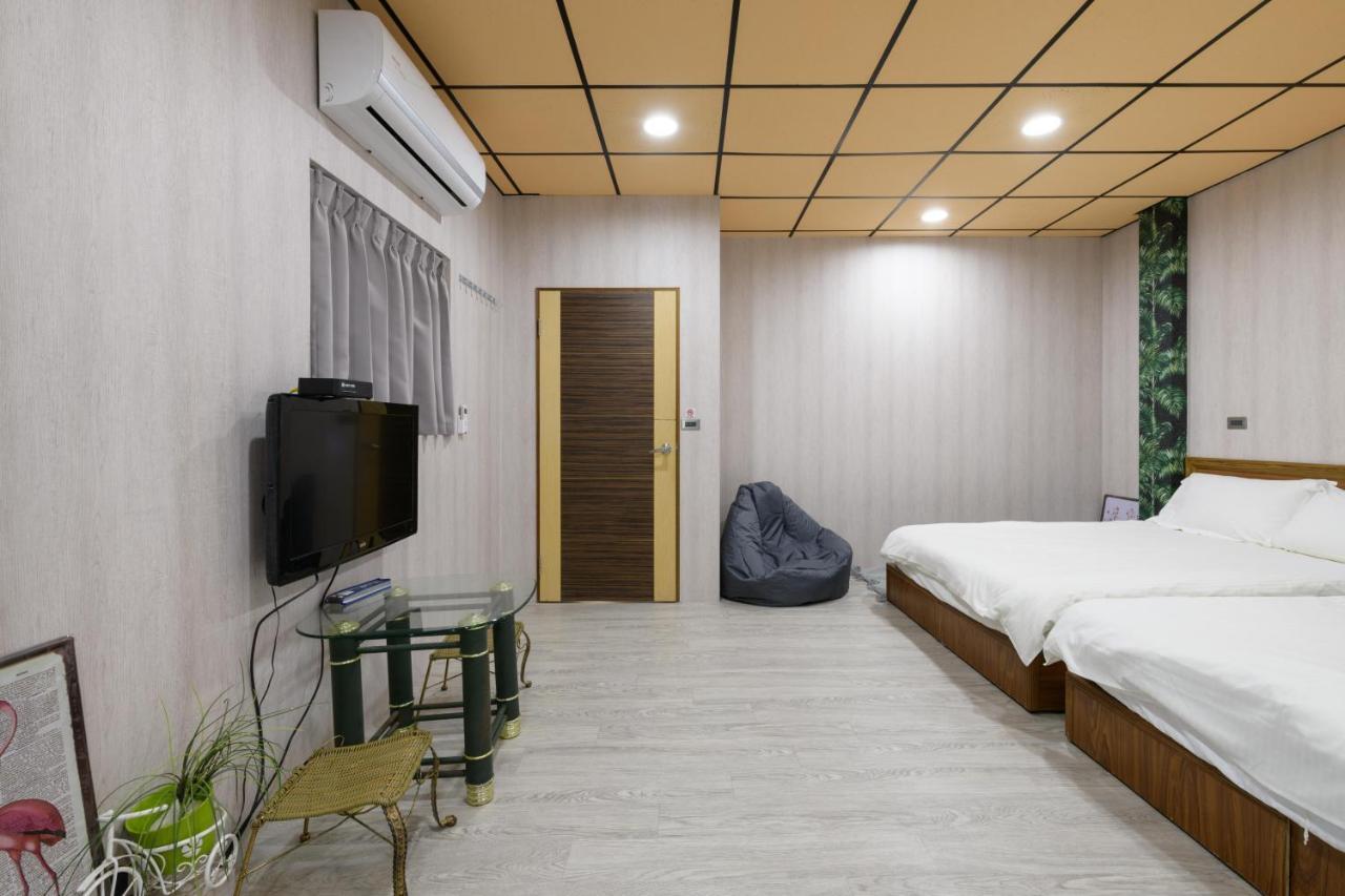 羅東夜市 小宅一生民宿 Night Market Small House Lifetime Hotel Luodong Dış mekan fotoğraf